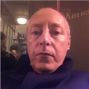professeur particulier donne des cours de soutien aux élèves